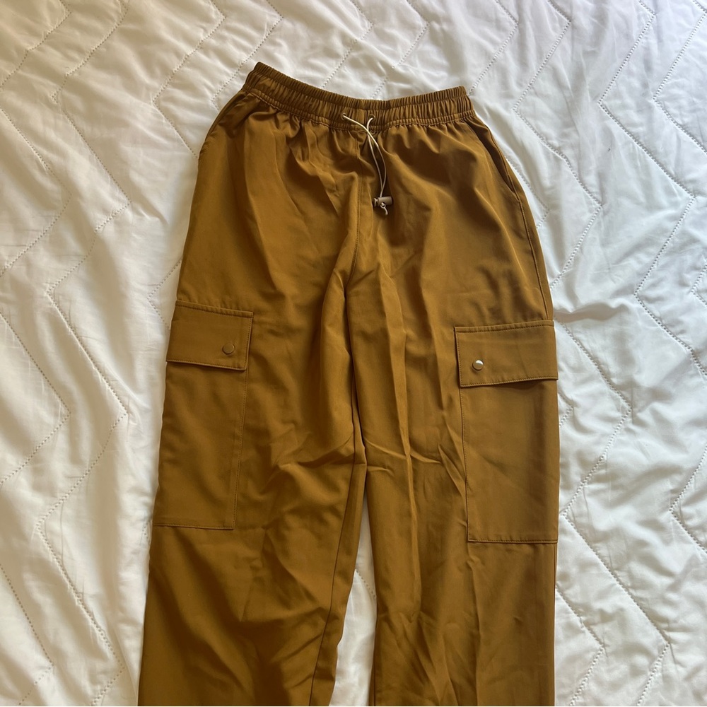 Women’s drawstring cargo adjustable pants